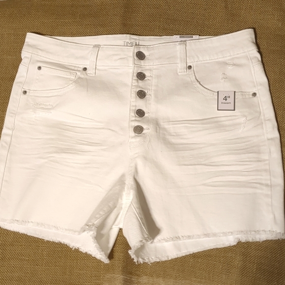 WHITE DENIM SHORTS - Picture 1 of 6